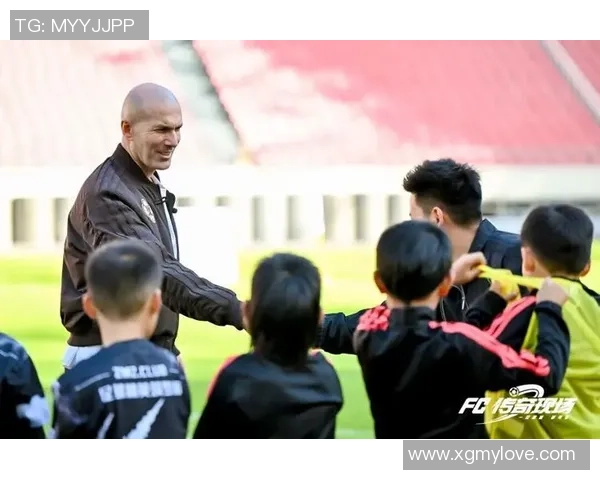 足球场上披国旗的传奇球星是谁 他背后的故事令人动容