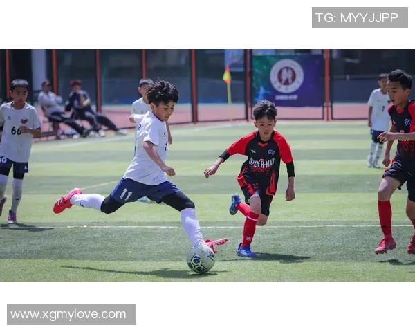 足球巨星之路：从青训到世界之巅的辉煌征程与传奇故事